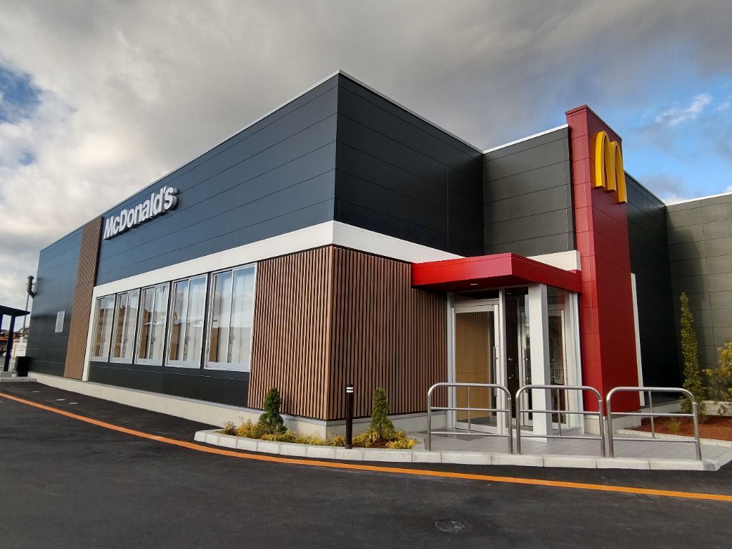 マクドナルドイオンタウン蒲原店　躯体・外構工事